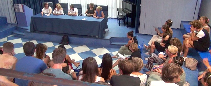 Copertina di “Troppi studenti, lezioni al pomeriggio”. Nella scuola più affollata di Roma, da 38 classi a 52. “Un quartiere senza licei”