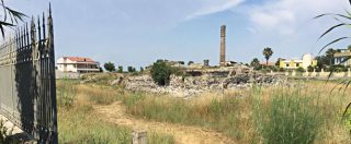 Copertina di Giugliano, il parco archeologico di Liternum chiuso e incustodito. Dentro erbacce e abitazioni abusive