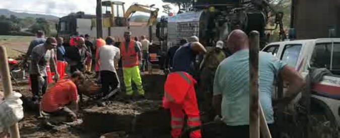 Copertina di Maltempo a Livorno, il giorno dopo: cittadini e volontari liberano la città dal fango