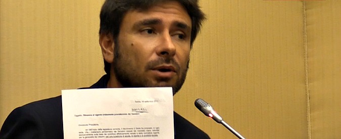 Copertina di Vitalizi, M5s chiede a Boldrini e Grasso di rinunciarvi: “Ecco il nostro impegno scritto. Altri facciano lo stesso”