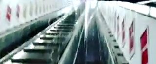 Copertina di Maltempo a Roma, piove dentro la Metro A. E Anagnina diventa come Venezia: passerelle per evitare l’acqua alta