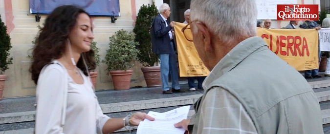 Copertina di “L’Italia è in guerra”. 800 volte in piazza, ogni settimana da 16 anni: la tenacia “disarmante” di un manipolo di pacifisti genovesi