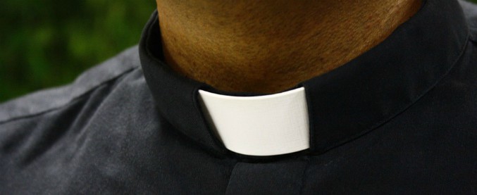 Brindisi, prete pedofilo in cella: abusò di due chierichetti, sconterà 3 anni e 8 mesi