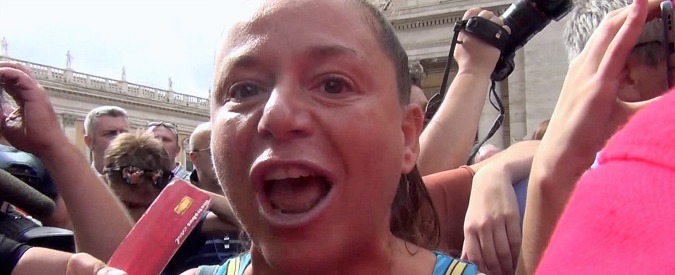 Copertina di Atac, proteste in Campidoglio contro la giunta Raggi. Fassina: “Ecco perché il concordato non esclude il fallimento”