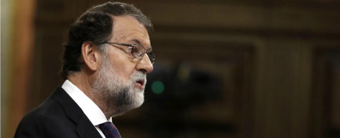 Referendum Catalogna, la reazione di Madrid: denunce e perquisizioni. Consulta sospende decreto di convocazione