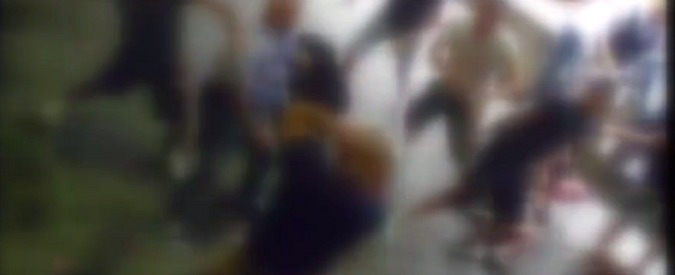 Copertina di Pistoia, 4 arresti e 6 denunce dopo maxi rissa in centro. Il video che inchioda i responsabili