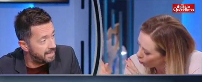 Copertina di Minniti, Scanzi: “L’anomalia è che ad Atreju venga applaudito, non che sia fischiato”. E Meloni (Fdi) battibecca con Gruber