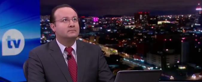 Copertina di Messico, lo studio del telegiornale comincia a tremare. La paura del conduttore in diretta tv: “Via da qui”
