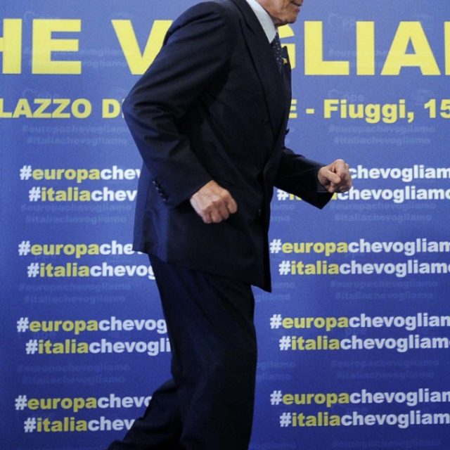 Berlusconi, il suo medico di fiducia Zangrillo smentisce il farmacista Lemme: “Tutte balle. Silvio non è dimagrito con la pasta aglio e olio”