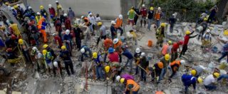 Copertina di Terremoto Messico, almeno 250 vittime e ancora si scava: “Nessuna bambina tra le macerie della scuola”