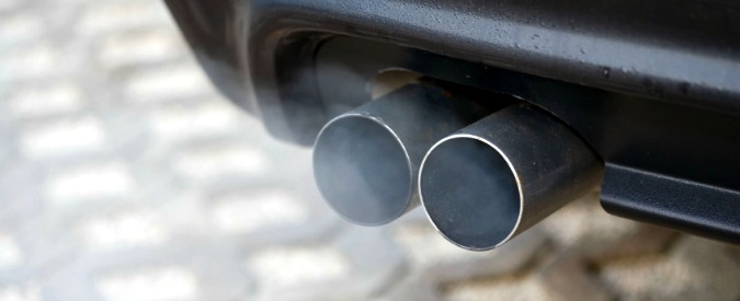 Nuova tassa sulle auto inquinanti e incentivi per le elettriche fino a 6 mila euro: cosa cambia con la manovra