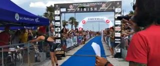 Copertina di L’incredibile finale del Triathlon femminile: l’atleta francese beffata a meno di un metro dal traguardo