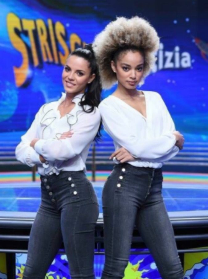 Striscia la Notizia, presentate le nuove veline Sheila Gatta e Mikaela Silva. Commenti razzisti contro Mikaela: “Non mi piace la velina nera!”