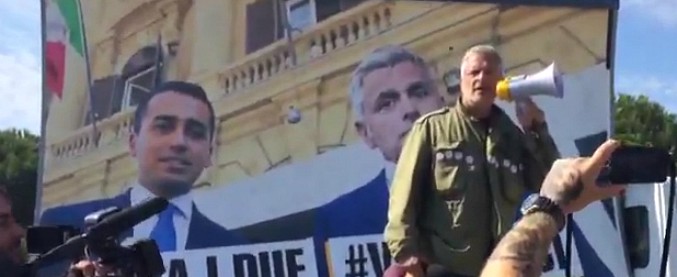 Copertina di Italia 5 Stelle, la gag Lucci a Rimini: “Il vero candidato sono io. Ho già pronto il ricorso al Tar”