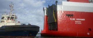 Copertina di Greenpeace abborda una nave carica di auto Volkswagen. “Il diesel è tossico” – FOTO