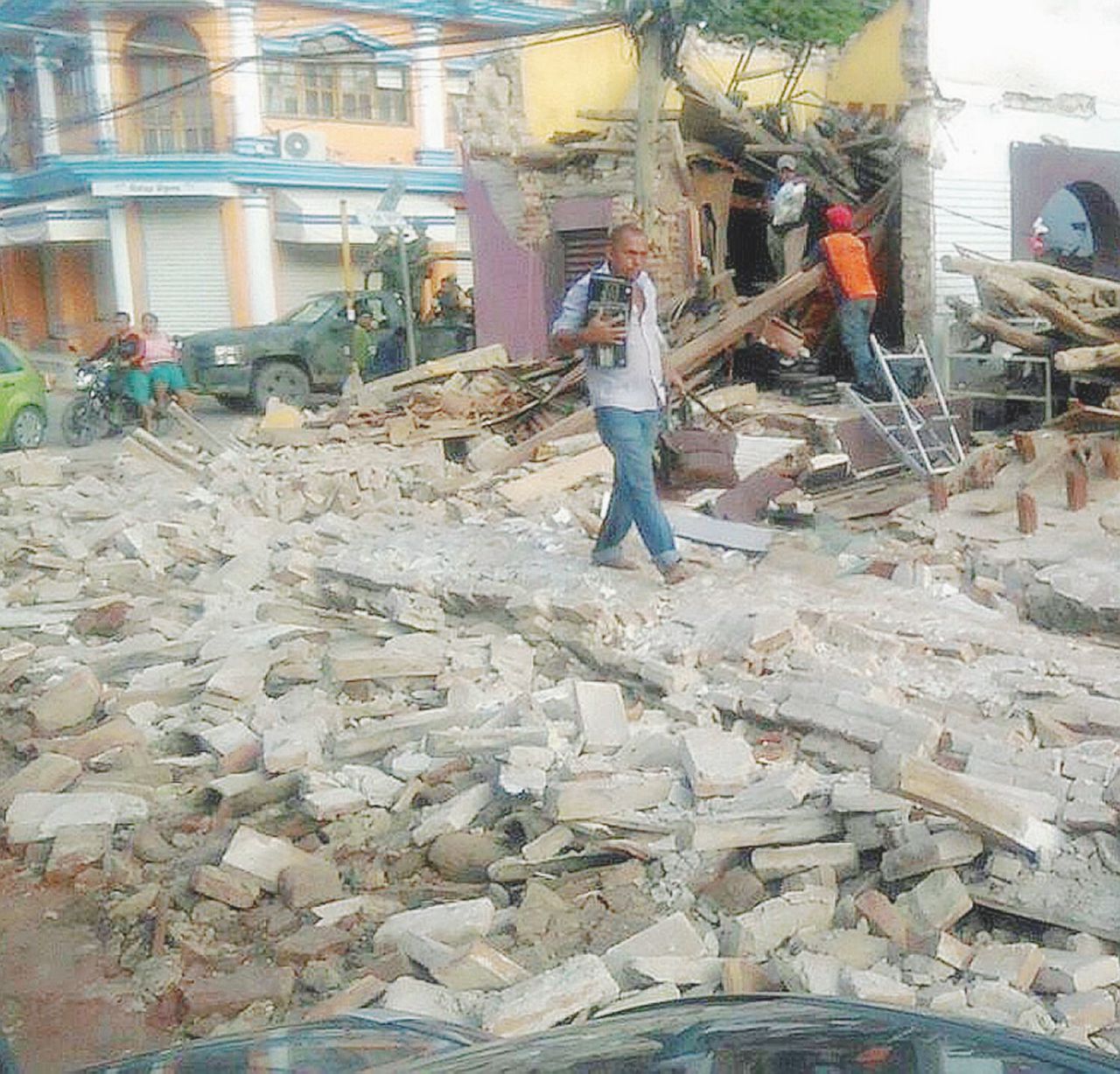Fra terra, mare e cielo - I danni causati dal sisma messicano e quelli di Irma nei Caraibi Terremoto e uragani. Disaster movie americano