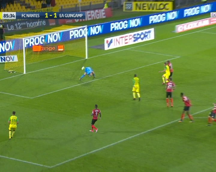 Copertina di Ligue 1, quando la papera è clamorosa: l’errore del portiere lascia lo stadio a bocca aperta. E Ranieri esulta
