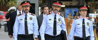 Catalogna, capo Mossos rischia 15 anni. Prefetto: “Chiedo scusa per violenze”. Giudice di Barcellona apre inchiesta sulla polizia