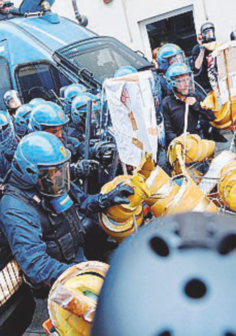 Proteste al G7 di Torino: 8 agenti feriti e un fermato Proteste al G7 di Torino: 8 agenti feriti e un fermato