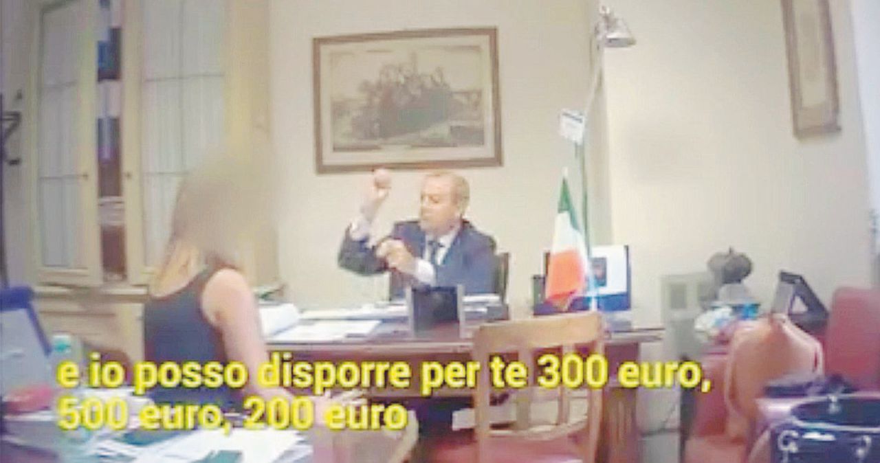 Ricatto sessuale alla collaboratrice, Le Iene respinte dalla Camera nonostante l’accredito