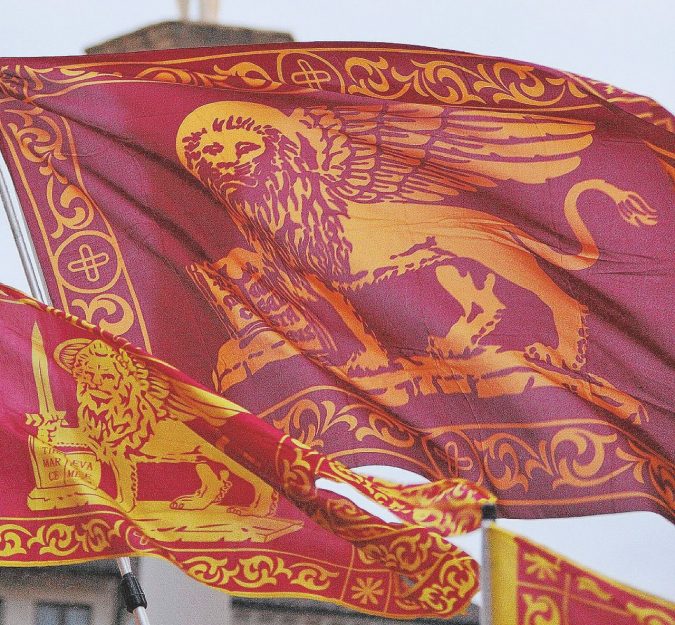 Referendum: gli slogan e l’odore dei soldi Referendum: gli slogan e l’odore dei soldi
