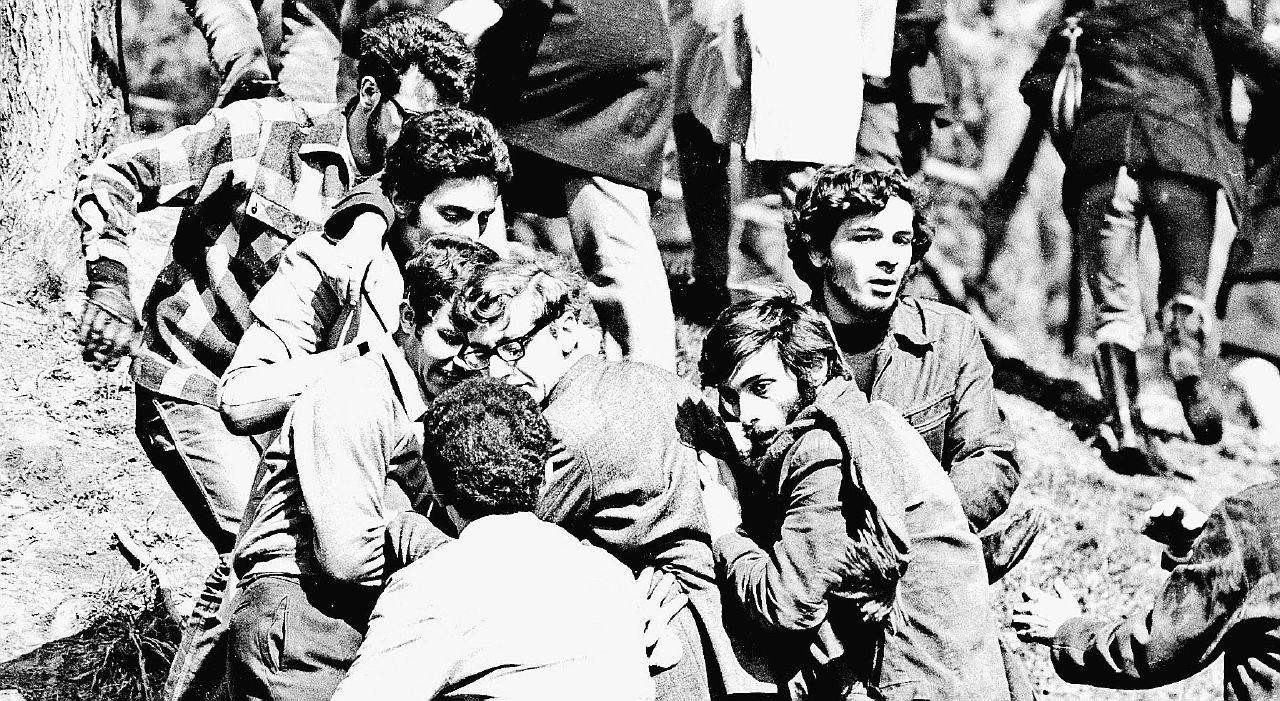 Copertina di 1968, la rivoluzione è un cold case, dai “famosi” di Valle Giulia all’eskimo di Guccini. Su Fq MillenniuM in edicola