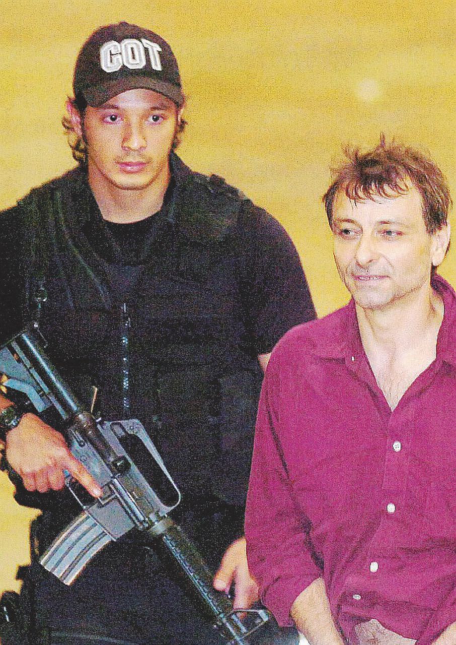 Altri tempi - Cesare Battisti nel 2003 fermato dalla polizia brasiliana - Ansa Trucco italo-brasiliano, Battisti incastrato