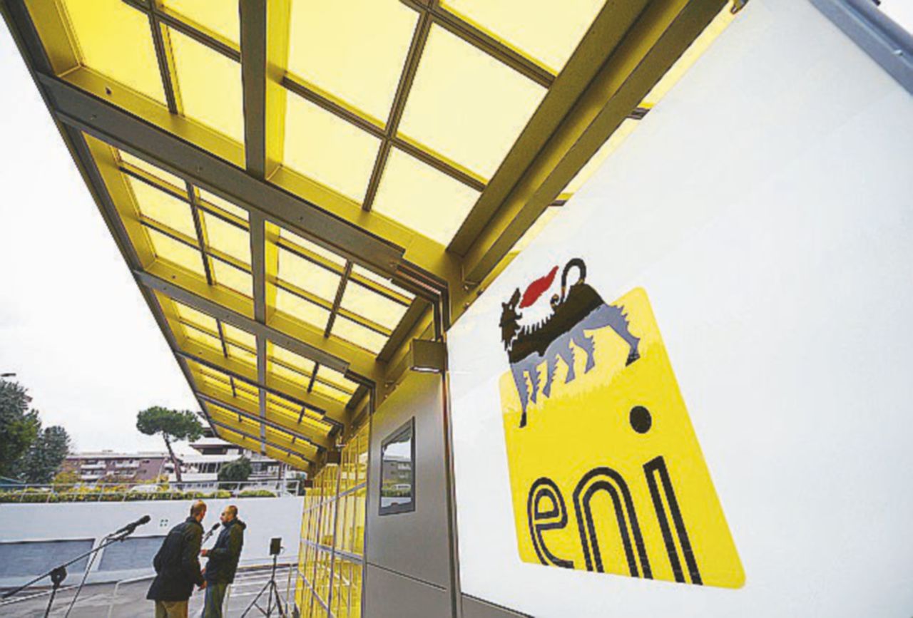 Copertina di Eni gate, un teste chiave inguaia l’amico di Renzi Indagato il pm siciliano