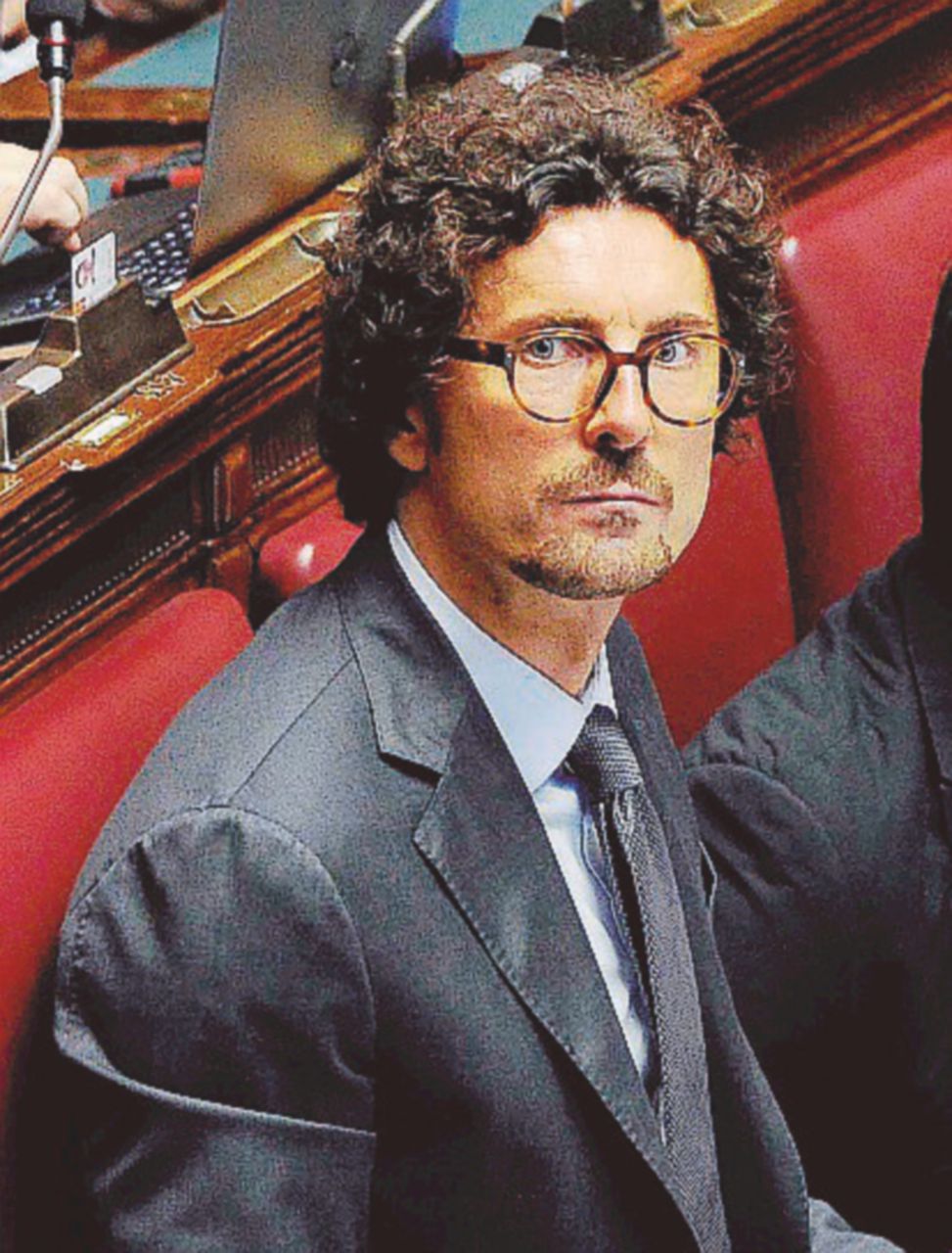 “Fanno scrivere i collegi al Viminale per spartirli”