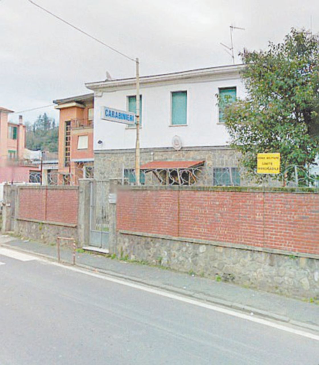 Copertina di Aulla, la linea sottile tra buoni e cattivi