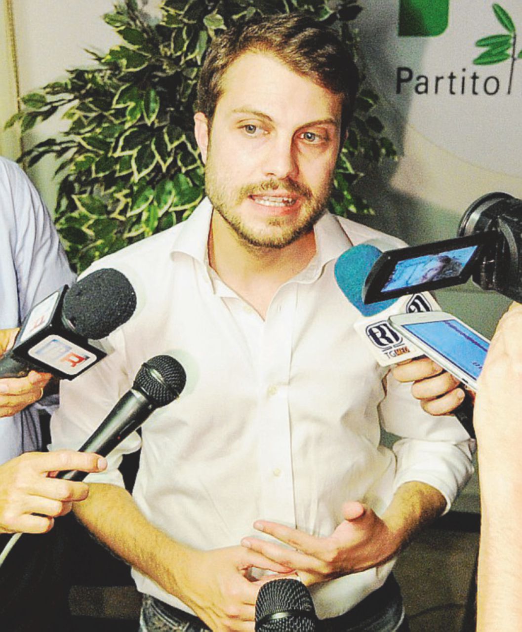 Copertina di Crisafulli invoca Orlando Raciti: “È a disposizione”