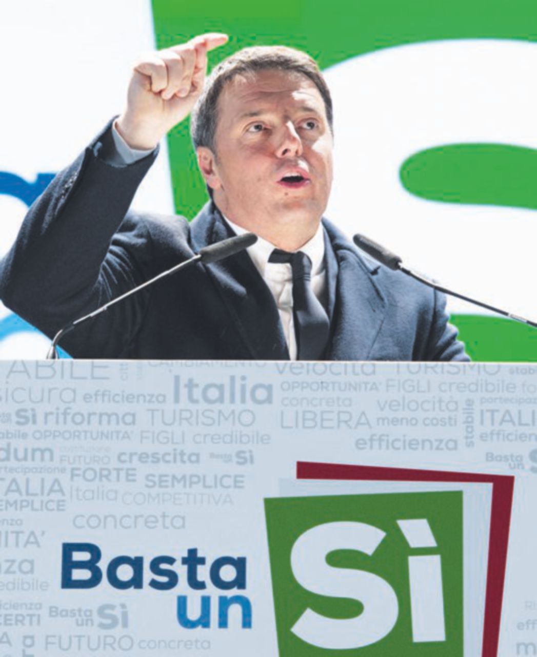 Copertina di La falsa promessa di Renzi di abbandonare la politica