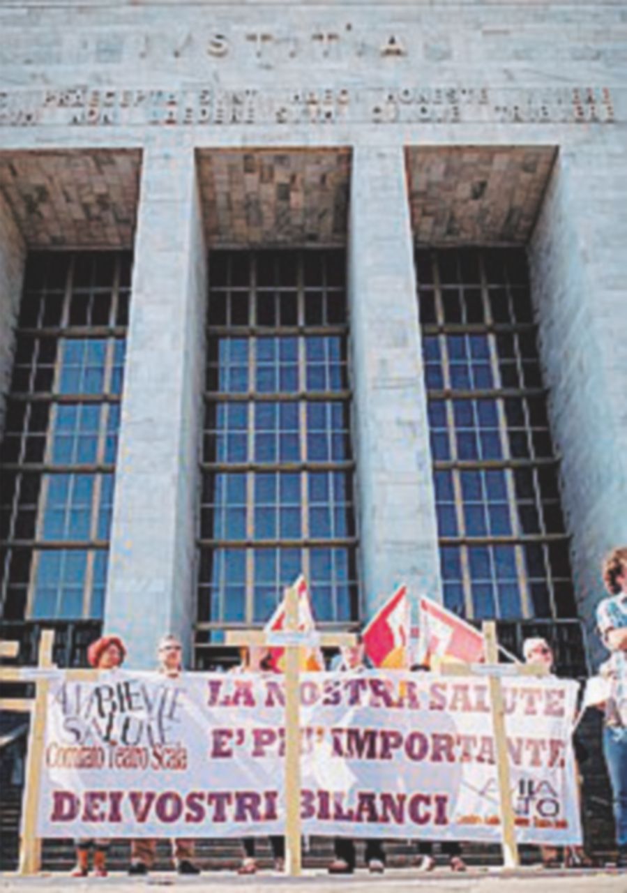 Amianto, muore nelle case Aler. Il gip nega l’archiviazione