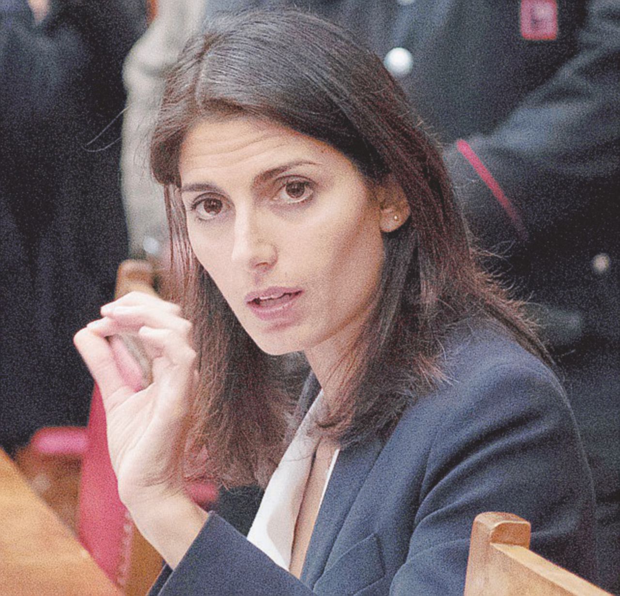 Copertina di Consulenti, la Raggi contro l’Espresso. Spende meno, ma calcola solo il suo staff