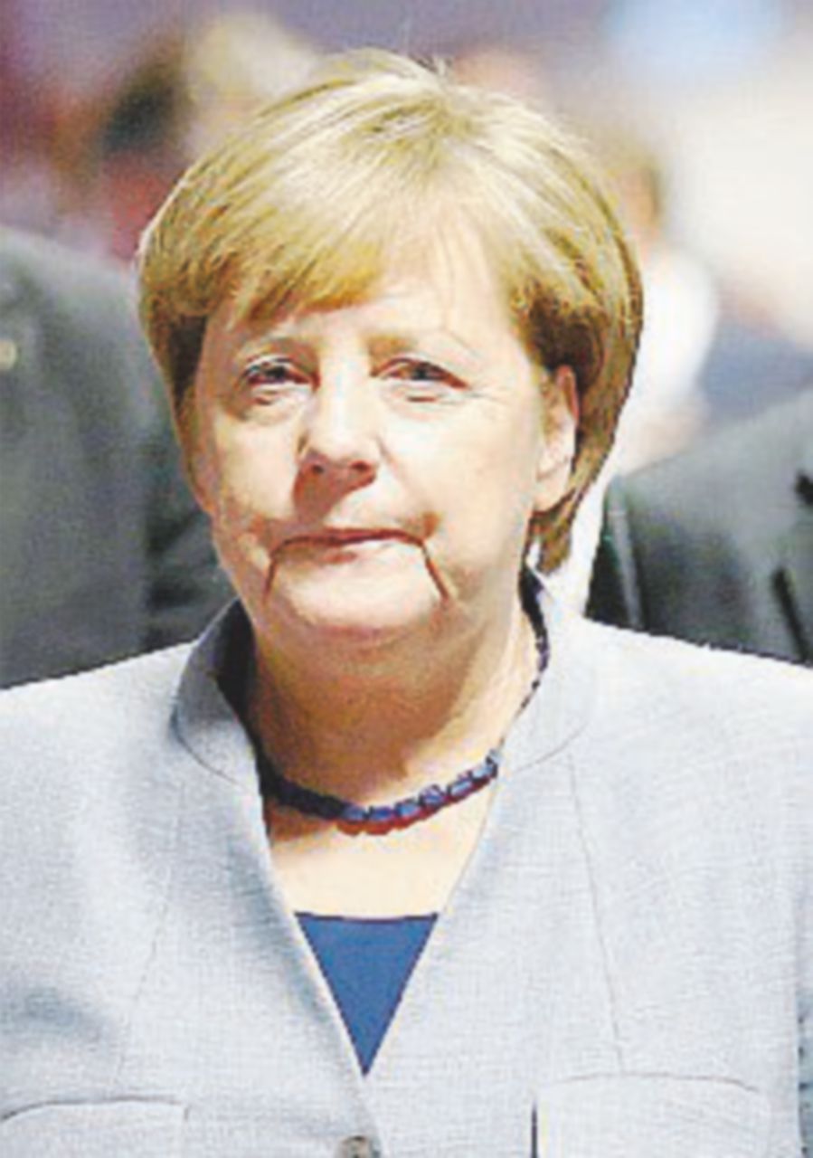 Il rispettabile Silvio a Bruxelles benedetto da Angela Merkel