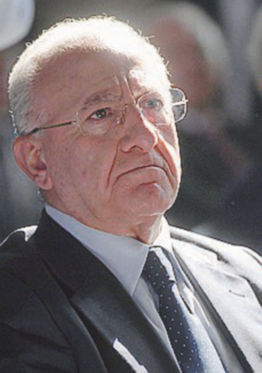 Rifiuti, inchiesta sull’impianto voluto da De Luca