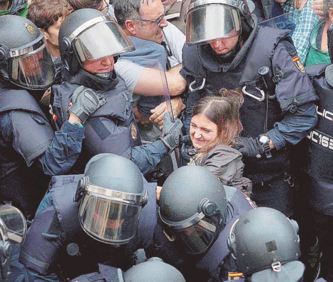 Copertina di “Solo due feriti gravi”. “Pil catalano giù del 30%”