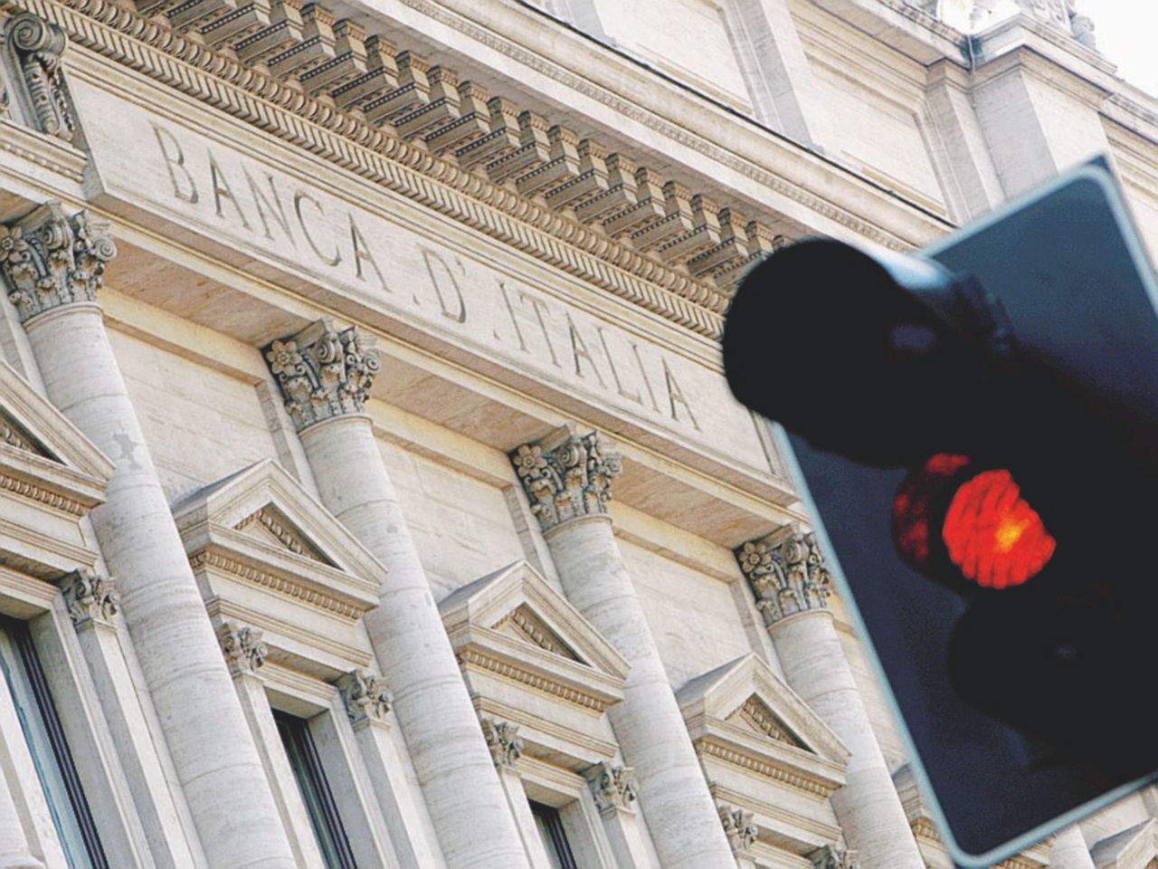 Copertina di I diktat della Bce e i guai della vigilanza: le sfide del banchiere centrale indebolito