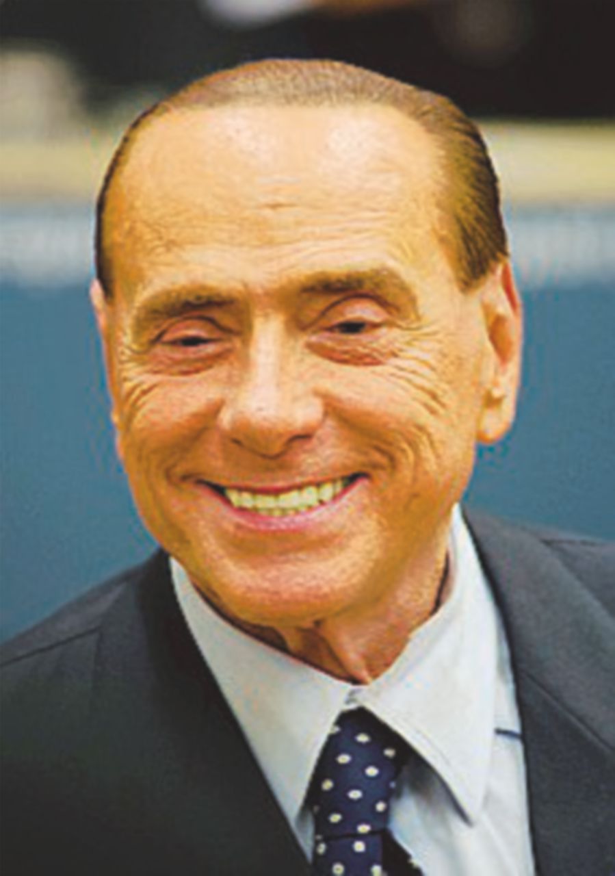 Berlusconi si confessa da Costanzo: “Poca politica tanto privato”