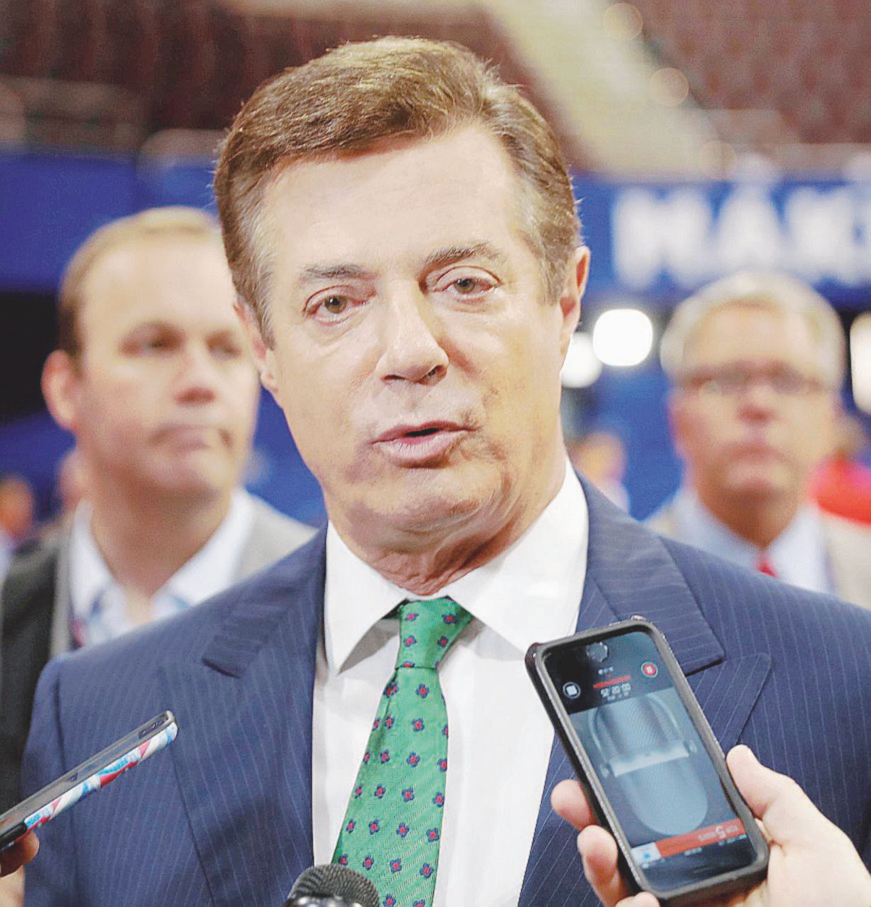 Parte il domino-Russiagate: giù le pedine fedeli a Trump