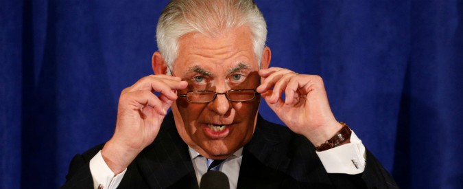 Iran, Tillerson: “Trump non certificherà l’intesa sul nucleare, ma non chiederà sanzioni e passerà la palla al Congresso”