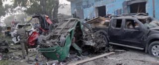 Copertina di Somalia, due autobombe nel centro di Mogadiscio: almeno 18 morti e 16 feriti. Attentato rivendicato da al Shabaab