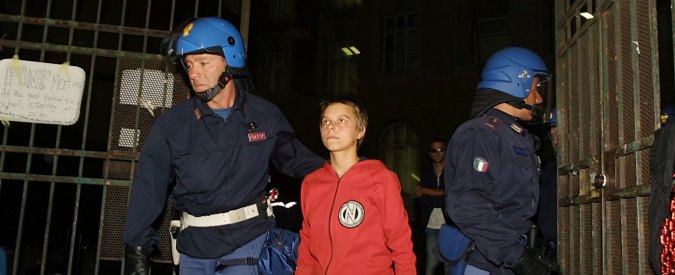 Bolzaneto, Italia condannata ancora dalla Cedu. Pd: “Ma ora c’è reato tortura”. M5s: “Falso”. E il commissario Ue: “Non basta”