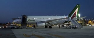Alitalia, l’offerta di Lufthansa: “Interessati a creare NewAlitalia”. Stampa: “Vogliono tagliare 6mila posti”