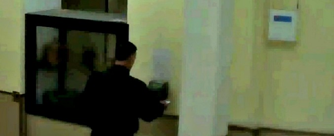 Copertina di Reggio Calabria, al supermercato o a fare jogging in orario di lavoro: arrestati sette impiegati del Comune di Melito