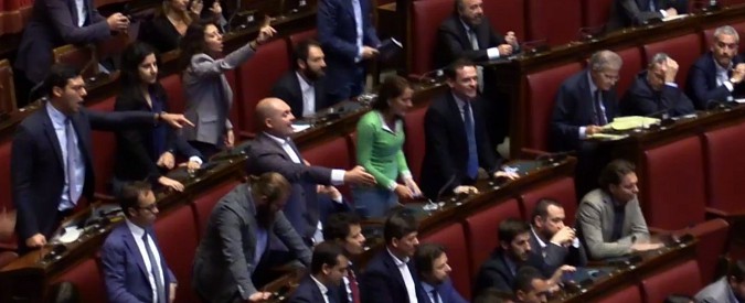 Copertina di Legge elettorale, caos in aula sulla fiducia. M5S contro il Governo: “Vergogna”