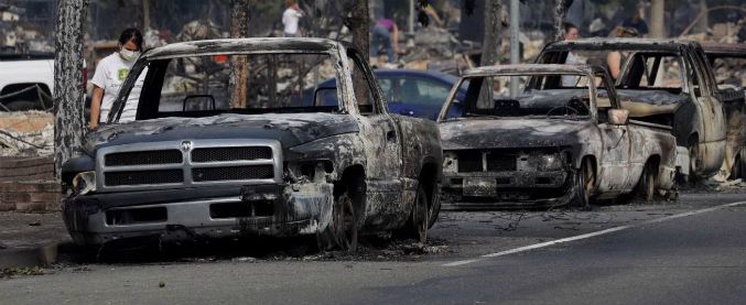 Copertina di California in fiamme, 23 morti, oltre 500 dispersi e 3500 abitazioni distrutte. Bruciati i vigneti di Napa e Sonoma