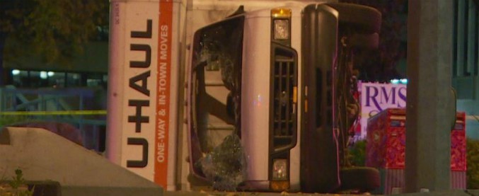 Canada, camion contro folla: 5 feriti. “E’ terrorismo. Bandiera dell’Isis a bordo”