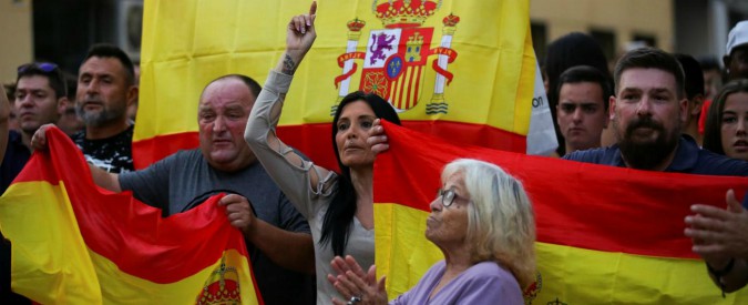 Referendum Catalogna, Puigdemont: “Attueremo i risultati del voto”. E il Pp chiama in piazza a Barcellona gli unionisti