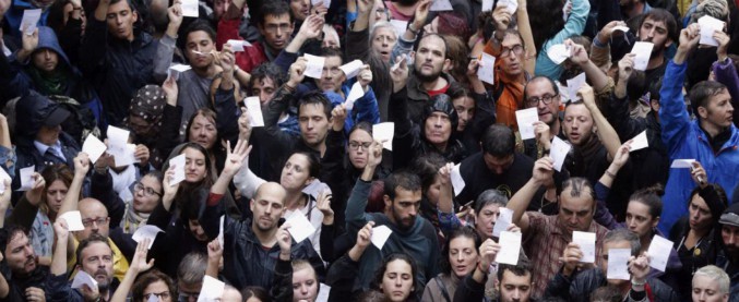 Referendum Catalogna, più di 2 milioni di voti: il 90% per il Sì. Puigdemont: “Vinto il diritto all’indipendenza”